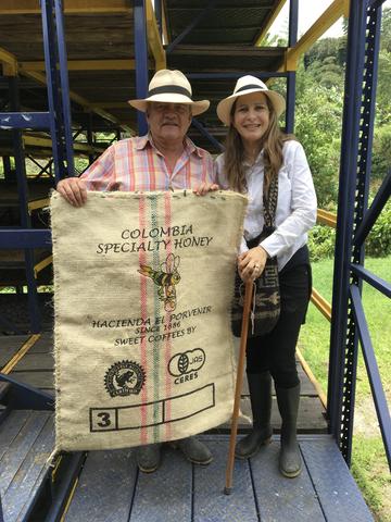 We offer a red honey processed coffee from Finca El Porvenir in Colombia.